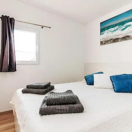 2 Bedroom Front In