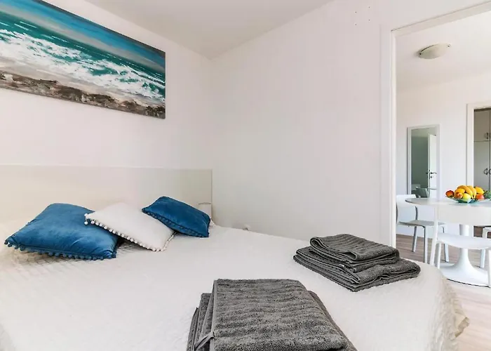 2 Bedroom Front In Drage