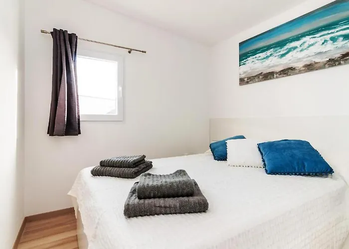 2 Bedroom Front In